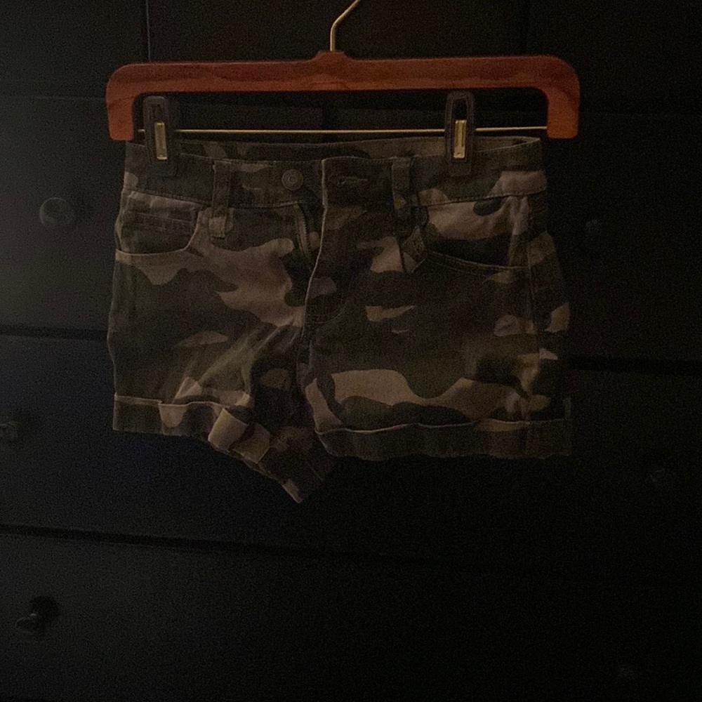Celebrity pink size 0 camo shorts great condition
